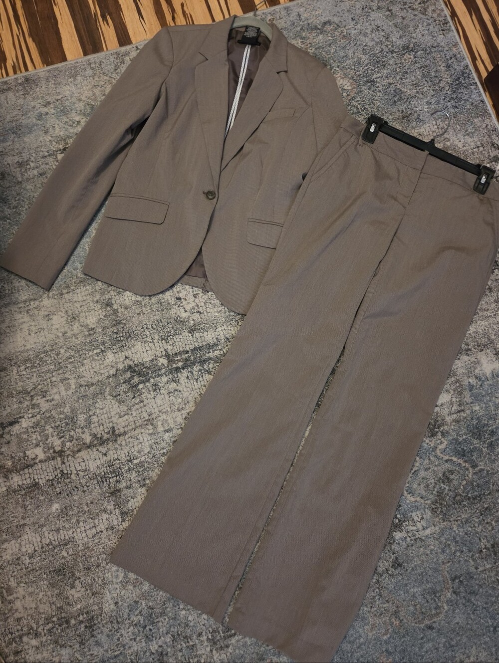Attention Women's 2-Piece Suit Set (Jacket Size 8 / Pants Size 2 but Measure
